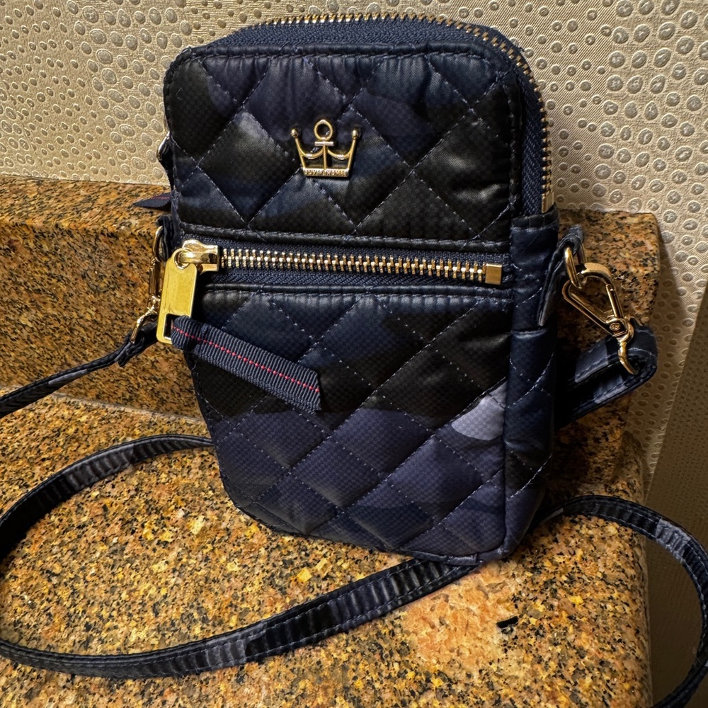 Oliver Thomas 24+7 crossbody puffy camouflage small phone purse/messenger‎